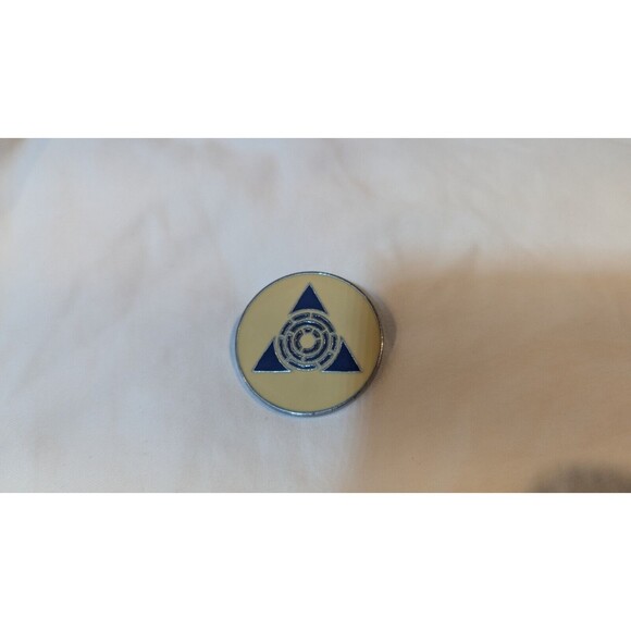 Magic the Gathering  Azorius Senet Guild Pin - Picture 1 of 2